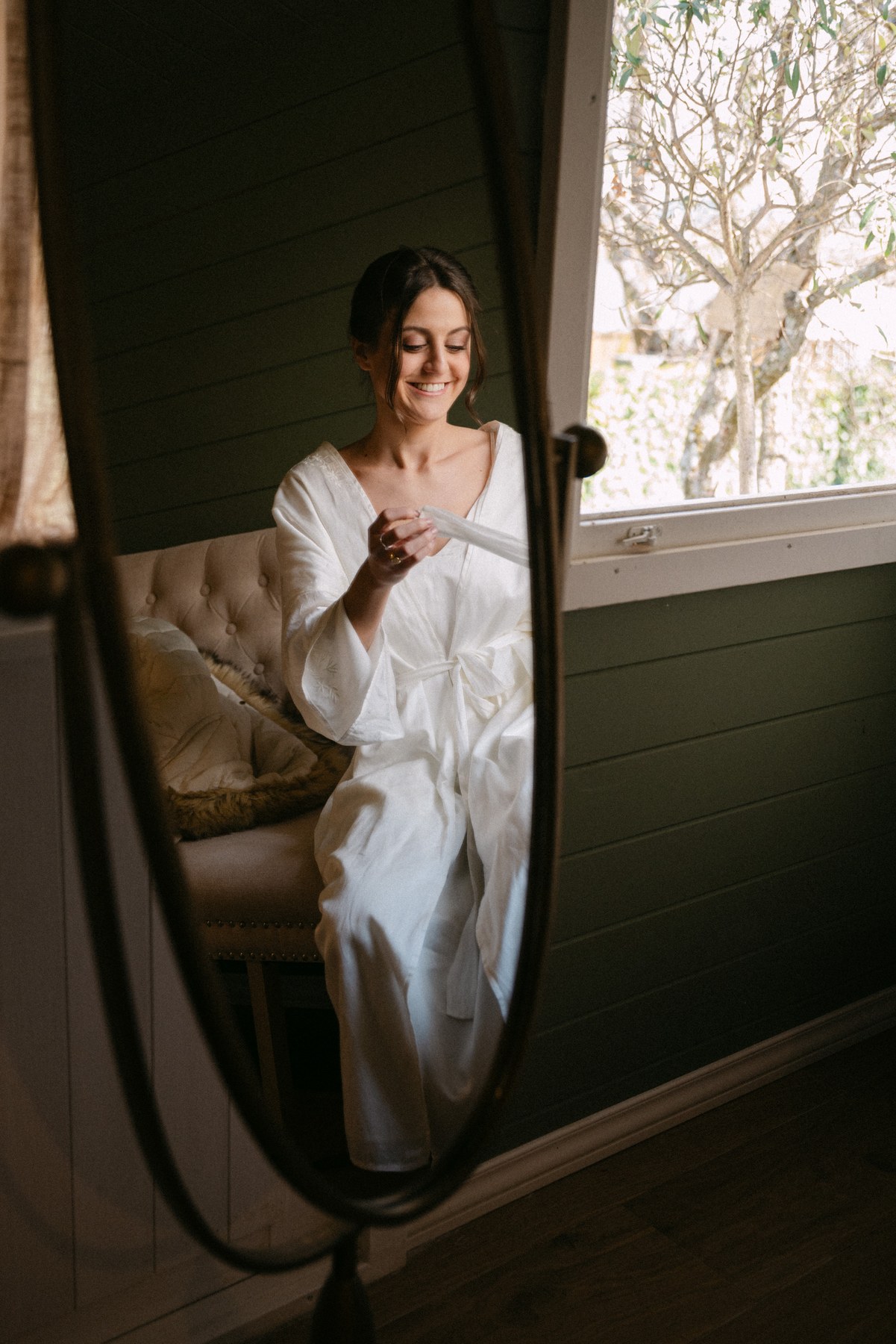 Highlight · Ramo de la novia sobre la mesa — boda de Carmen y Carlos en Prados Moros, Sierra de Madrid