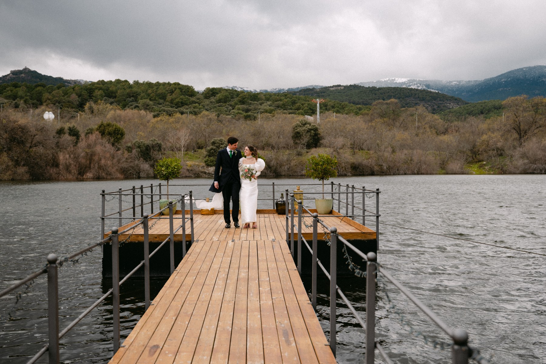 Highlight · Vista general del salón preparado — boda de Carmen y Carlos en Prados Moros, Sierra de Madrid