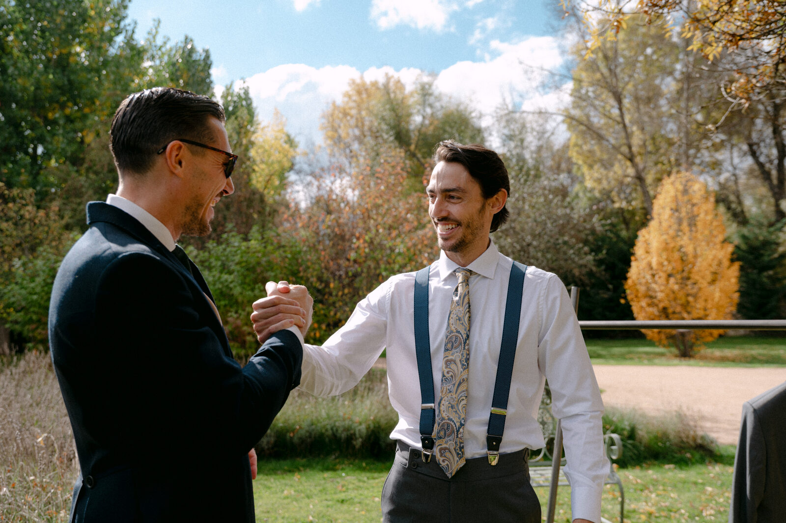 Preparativos en familia — boda de Fernanda y Álvaro en Finca Los Calizos, Sierra de Madrid