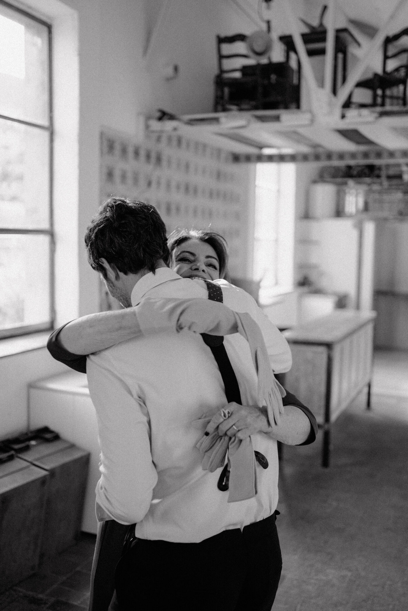 Novia con velo al viento — fotografía editorial