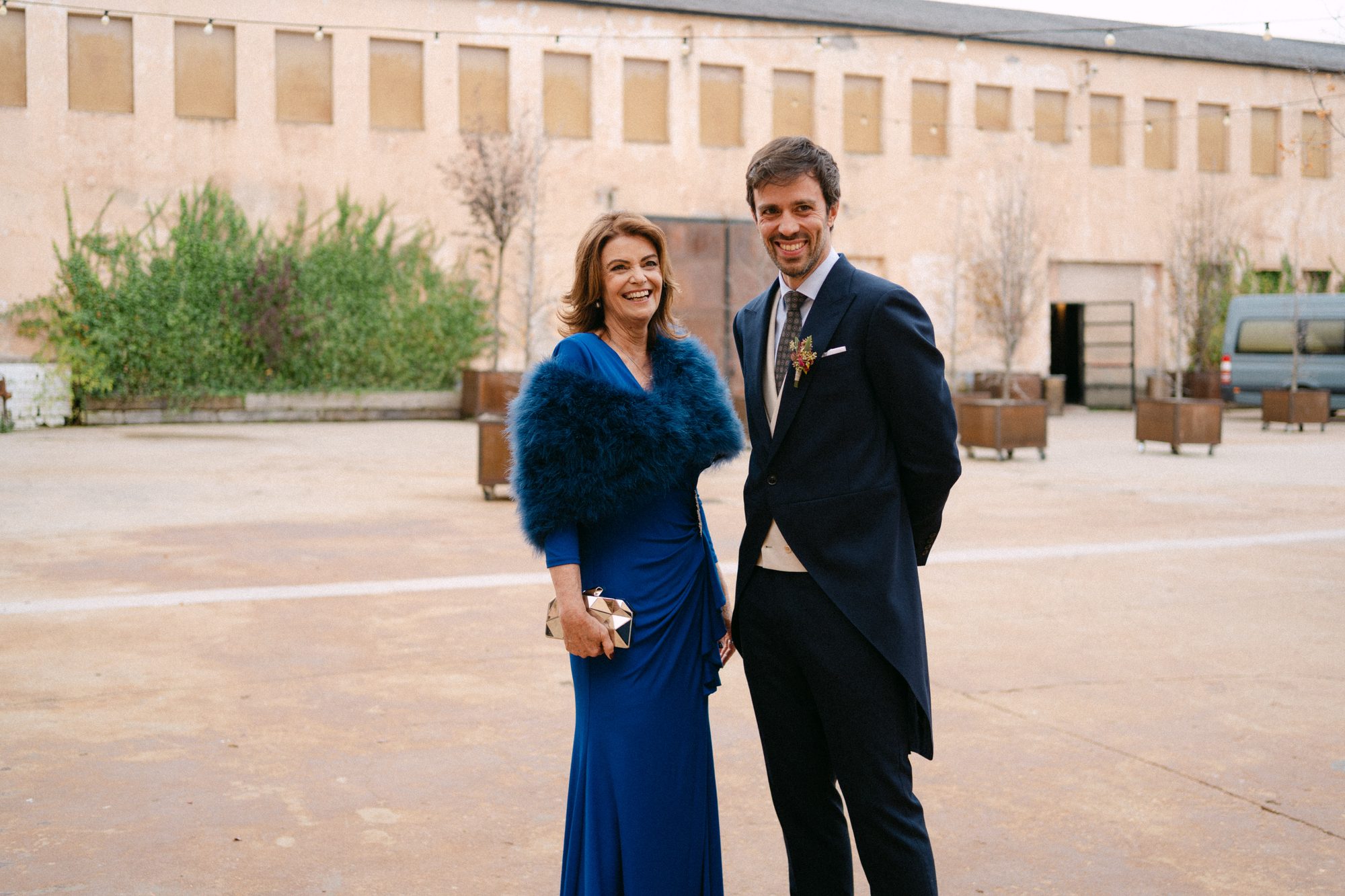 Sesión de pareja con el paisaje de fondo — boda de Silvia y Carlos en La Estación, Otero de Herreros