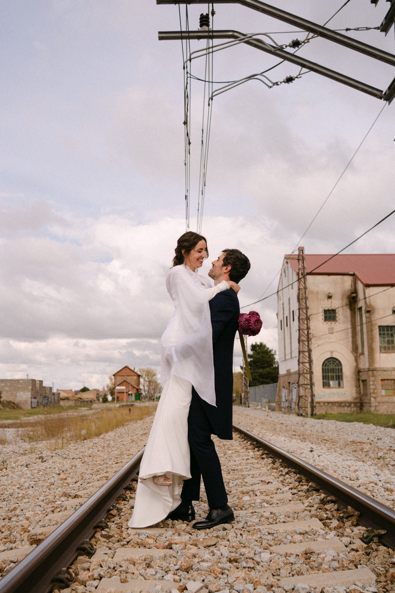 Copas y flores del banquete — boda de Silvia y Carlos en La Estación, Otero de Herreros