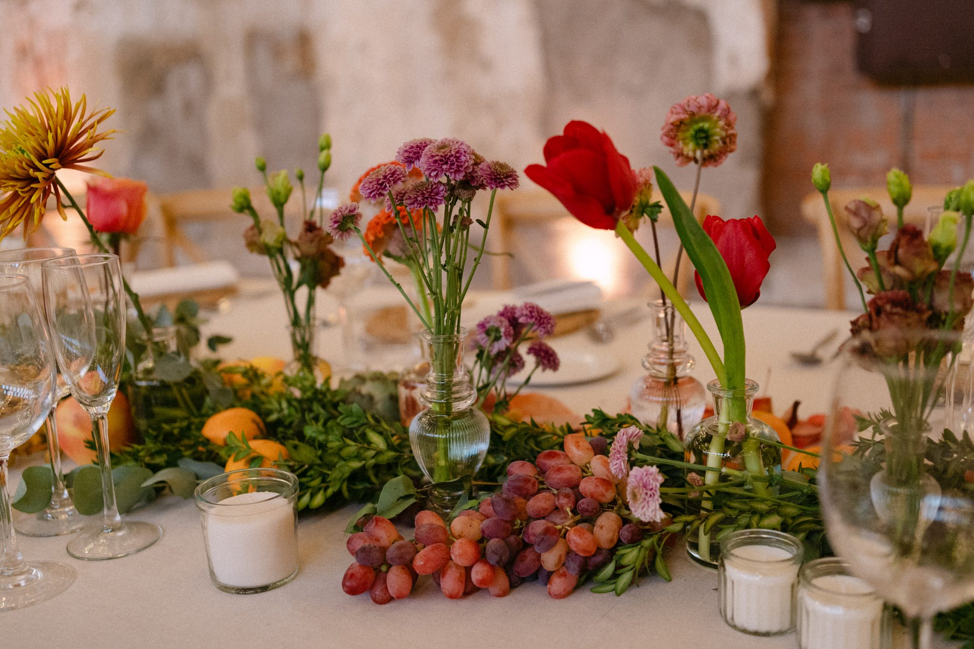 Tarta de boda con velas — boda de Silvia y Carlos en La Estación, Otero de Herreros