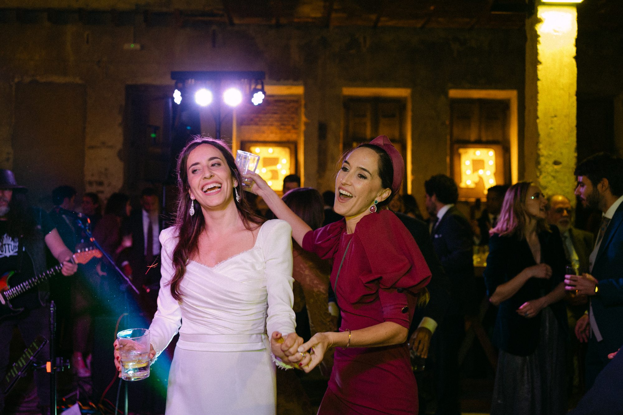 Fiesta a plena luz de la noche — boda de Silvia y Carlos en La Estación, Otero de Herreros